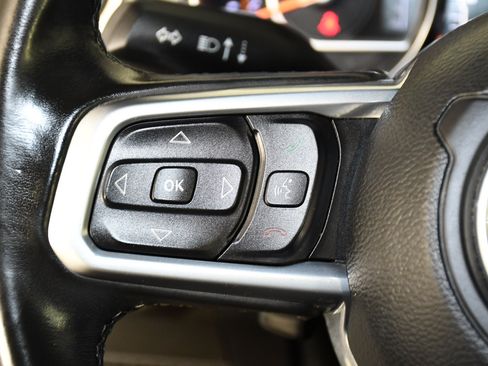 Used 2020 Jeep Wrangler Unlimited Sahara AWD/4WD image 21