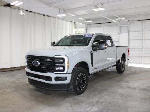 Used 2026 Ford F250 Platinum AWD/4WD image 4