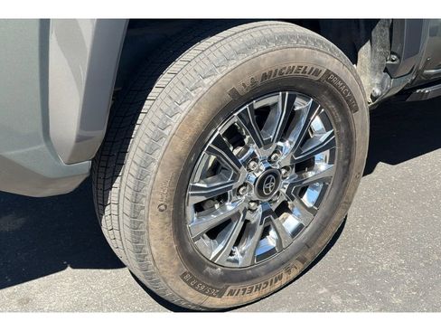 Used 2024 Toyota Tacoma Limited w/ Limited Package (LT) image 4