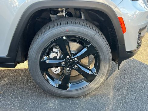 New 2025 Jeep Grand Cherokee L Altitude image 10