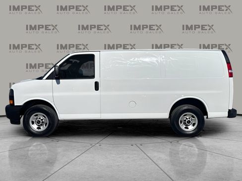 Used 2023 GMC Savana 2500 RWD image 2