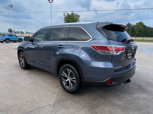 Used 2016 Toyota Highlander XLE FWD image 6