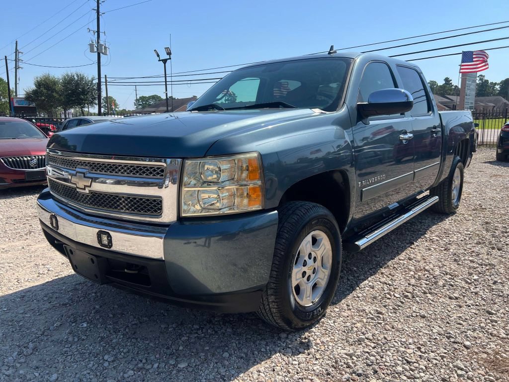 Used 2007 Chevrolet Silverado 1500 LT w/ 1LT Convenience Package RWD image 2