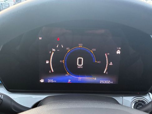 Used 2025 Chevrolet Trax LT image 38