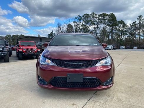 Used 2018 Chrysler Pacifica Touring-L Plus image 5