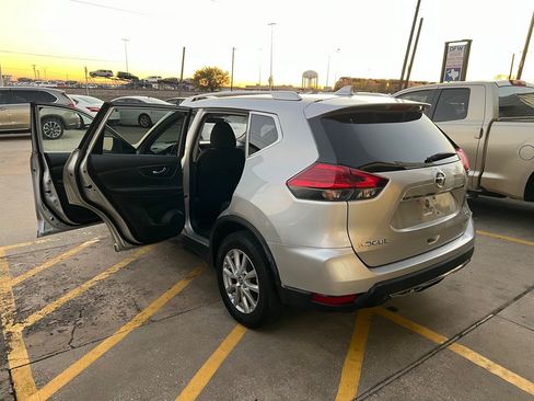 Used 2017 Nissan Rogue SV FWD image 9