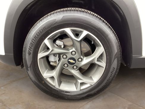 Used 2025 Chevrolet Trax LT image 27