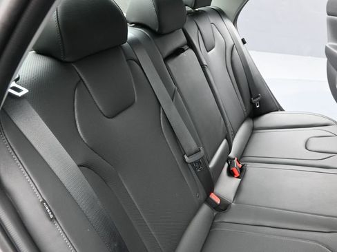 Certified 2024 Hyundai Elantra Limited FWD image 16