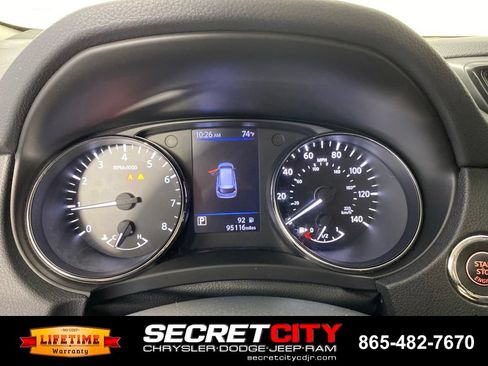 Used 2020 Nissan Rogue SV w/ Premium Package AWD/4WD image 17