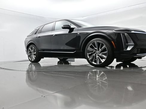 Used 2026 Cadillac Lyriq Signature Luxury AWD/4WD image 43