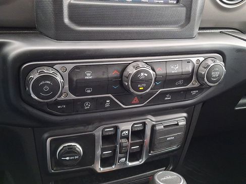 Used 2022 Jeep Gladiator Sport image 17