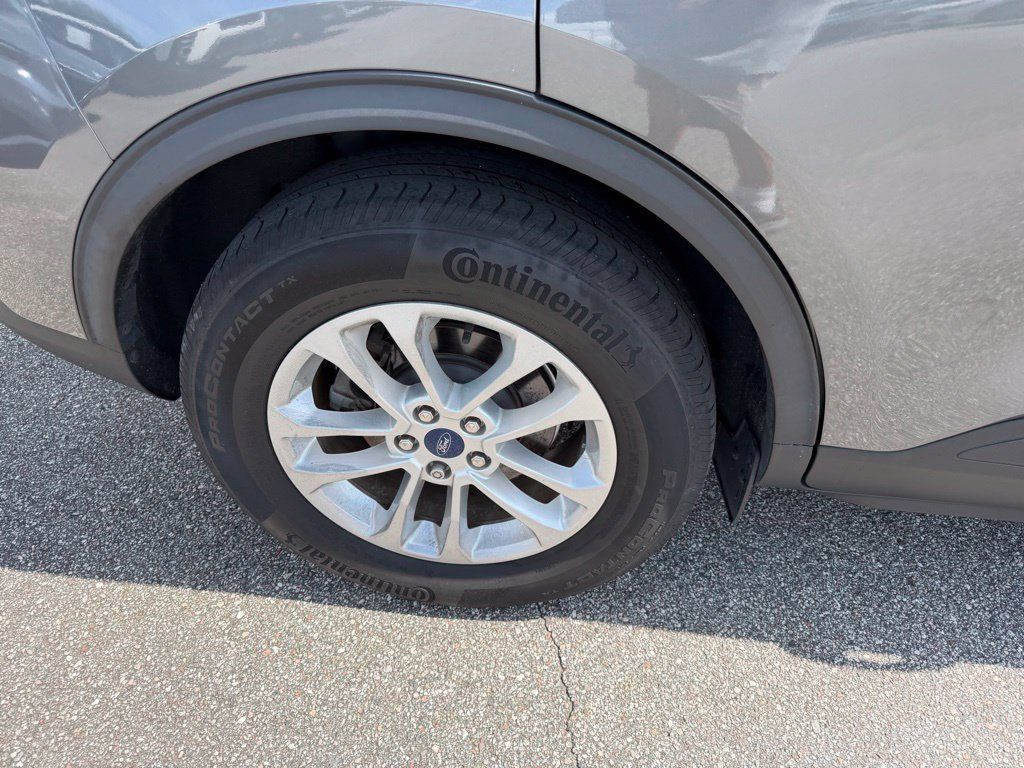 Used 2022 Ford Escape SE w/ Convenience Package FWD image 5