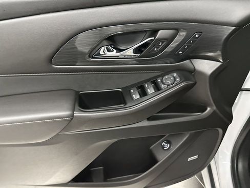 Used 2023 Chevrolet Traverse High Country image 12