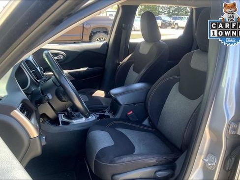 Used 2018 Jeep Cherokee Latitude w/ Altitude Package FWD image 22