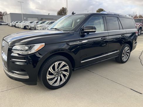Used 2023 Lincoln Navigator Reserve image 10