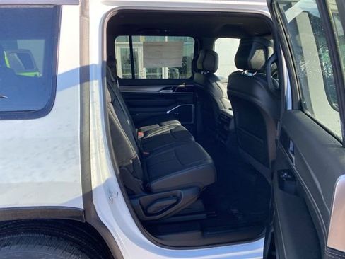 New 2026 Jeep Grand Wagoneer Limited w/ 8-Passenger Seating Package AWD/4WD image 32