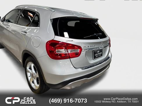 Used 2018 Mercedes-Benz GLA 250 4MATIC w/ Premium Package image 10