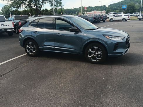 Used 2023 Ford Escape ST-Line w/ Tech Pack #1 AWD/4WD image 2