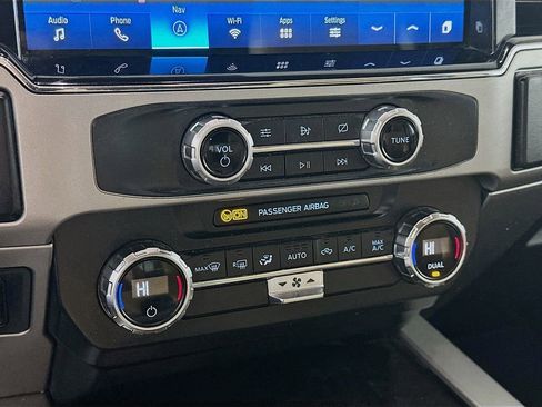 Used 2022 Ford F250 Lariat w/ Chrome Package image 18