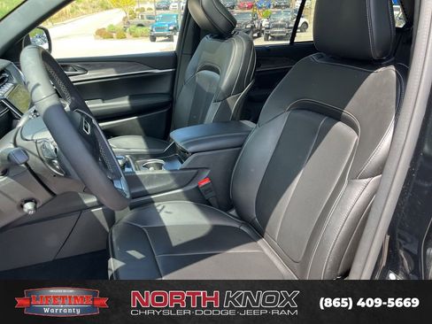 Used 2024 Jeep Grand Cherokee Limited w/ Luxury Tech Group II image 7