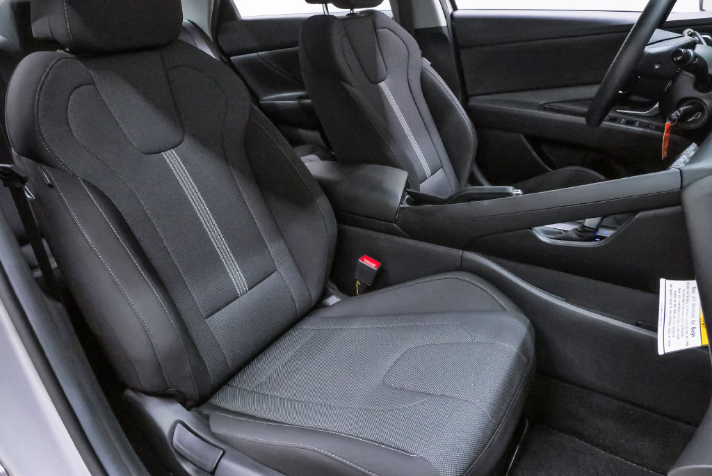 Certified 2026 Hyundai Elantra SE FWD image 14