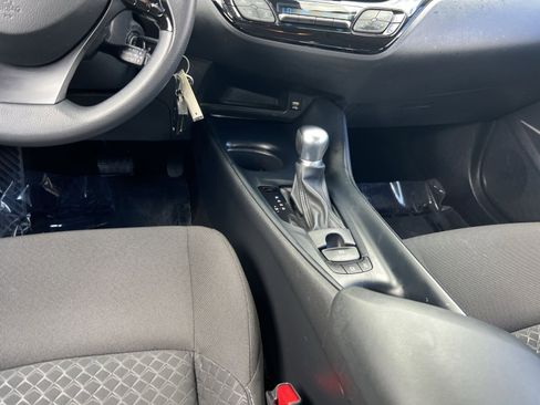 Used 2020 Toyota C-HR LE FWD image 21