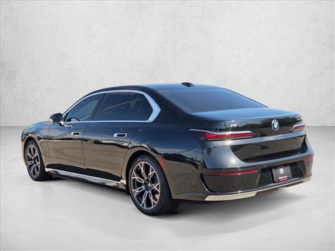Used 2025 BMW i7 xDrive60 AWD/4WD image 9
