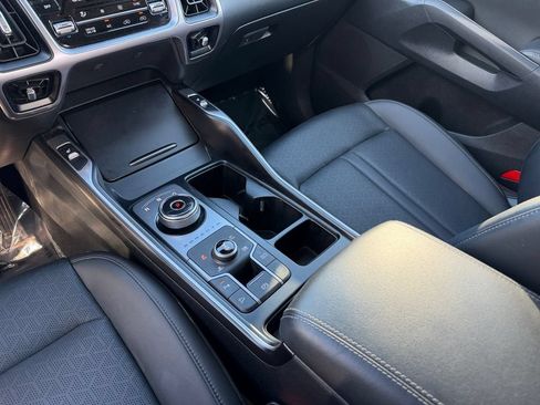 Used 2023 Kia Sorento EX AWD/4WD image 18
