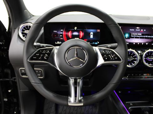 Used 2025 Mercedes-Benz GLA 250 4MATIC image 10