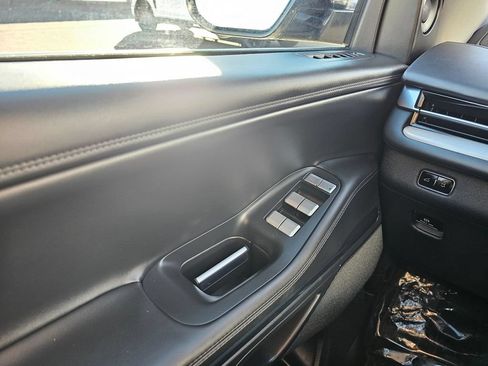 Used 2025 Lincoln Navigator L Reserve AWD/4WD image 32