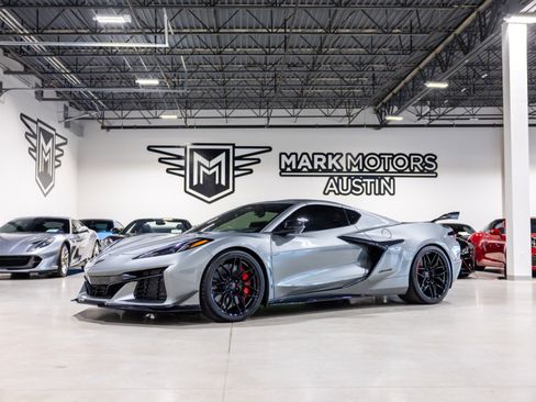 Used 2024 Chevrolet Corvette Z06 w/ Z07 Performance Package RWD image 1