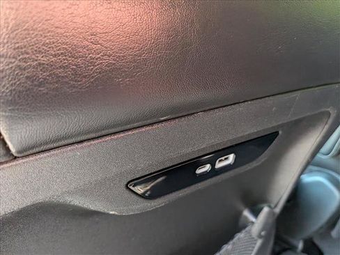 Used 2025 Chrysler Pacifica Select FWD image 25