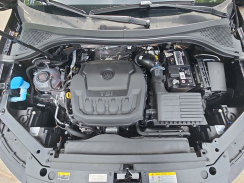 Certified 2023 Volkswagen Tiguan SE R-Line FWD image 32