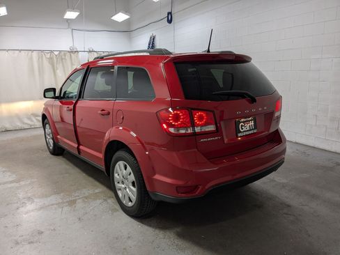 Used 2019 Dodge Journey SE w/ Connectivity Group FWD image 9