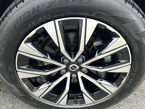 Certified 2023 Volvo XC60 B5 Plus w/ Climate Package image 13