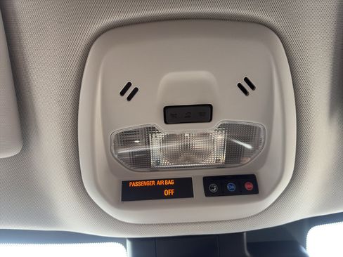 Used 2025 Chevrolet Trax ACTIV w/ Driver Confidence Package FWD image 19