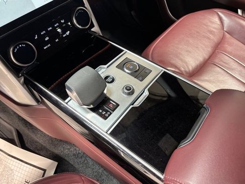 Used 2023 Land Rover Range Rover SE image 14