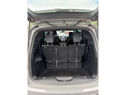 Used 2025 Chrysler Pacifica Select FWD image 9