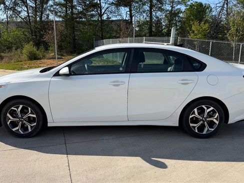 Used 2021 Kia Forte LXS image 2