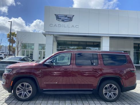 Used 2024 Jeep Wagoneer 4WD w/ Premium Group I image 1