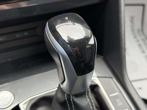 Certified 2022 Volkswagen Tiguan SE R-Line AWD/4WD image 33