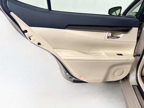 Used 2013 Lexus ES 350 w/ Luxury Pkg FWD image 27