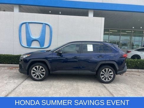 Used 2020 Toyota RAV4 XLE Premium FWD image 5