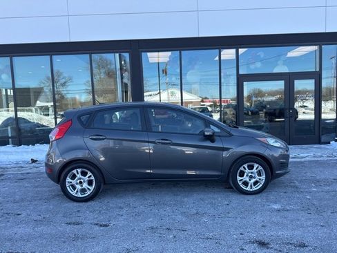 Used 2016 Ford Fiesta SE image 2