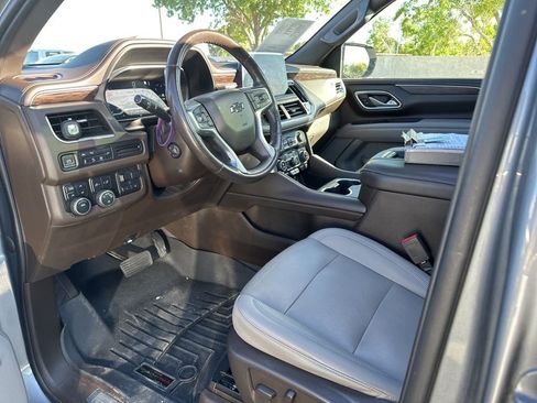 Used 2022 Chevrolet Suburban Z71 w/ Luxury Package image 6