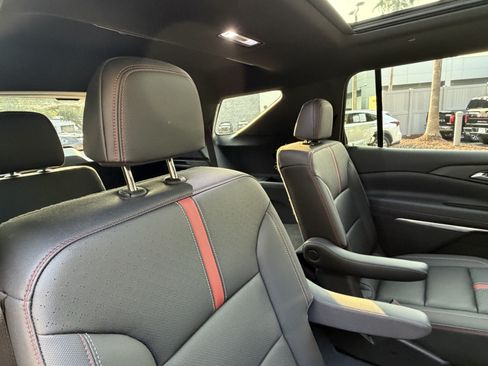 Used 2025 Chevrolet Traverse RS FWD image 42