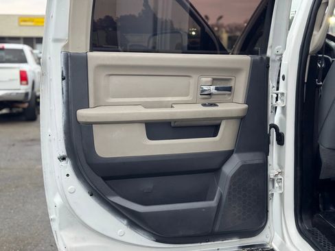 Used 2013 RAM 2500 Tradesman w/ Chrome Appearance Group image 16