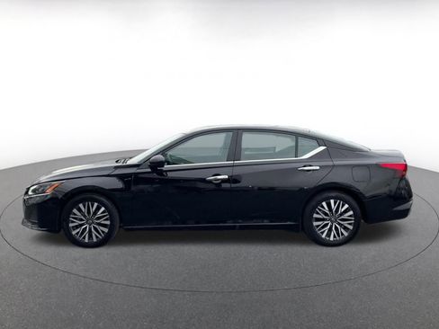 Used 2025 Nissan Altima 2.5 SV image 9