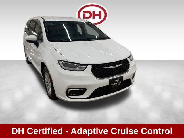 Used 2023 Chrysler Pacifica Touring-L FWD image 1