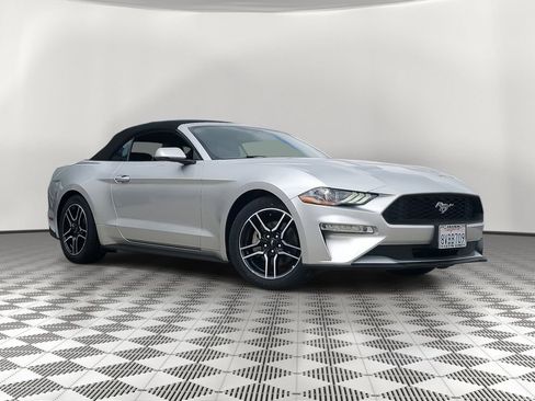 Used 2018 Ford Mustang Premium image 3